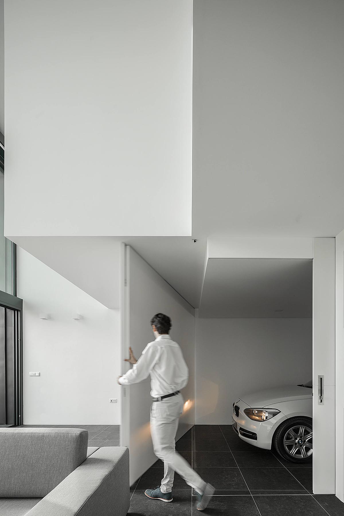 FRARI - Architecture Network completes Arch House in Portugal