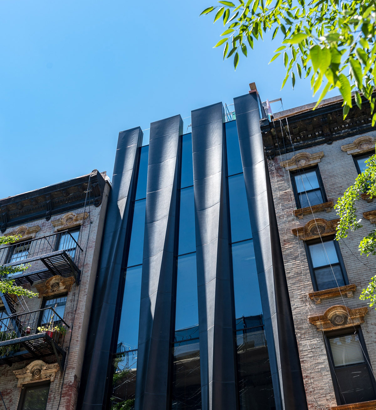 Toshiko Mori Architect's retail building featuring twisted fa&ccedil;ade nears completion in New York