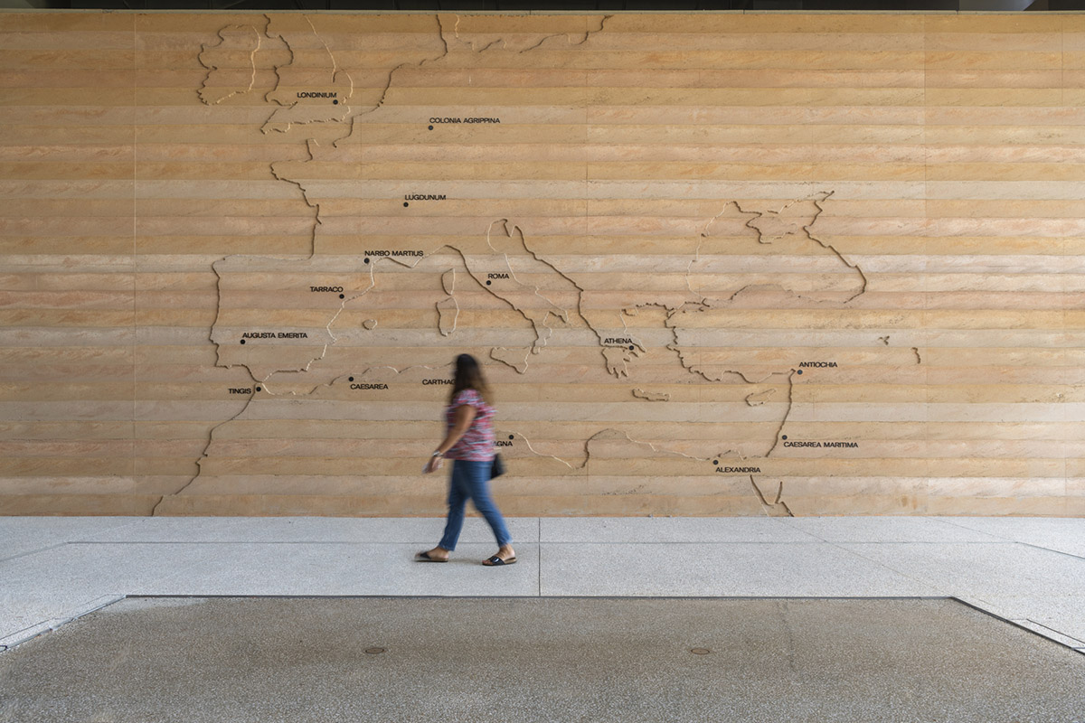 Foster + Partners completes Narbo Via Museum of Roman antiquities in France