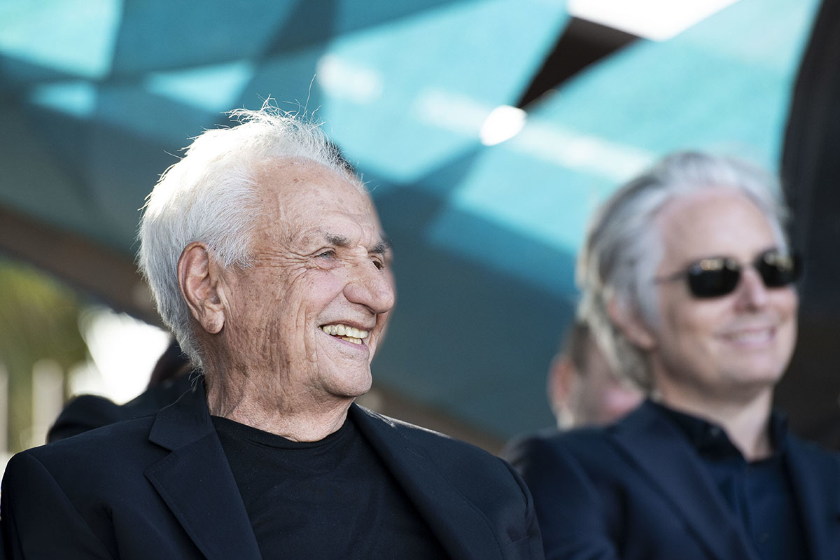 SCI-Arc presents Frank Gehry Honorary Masters Degree in Architecture