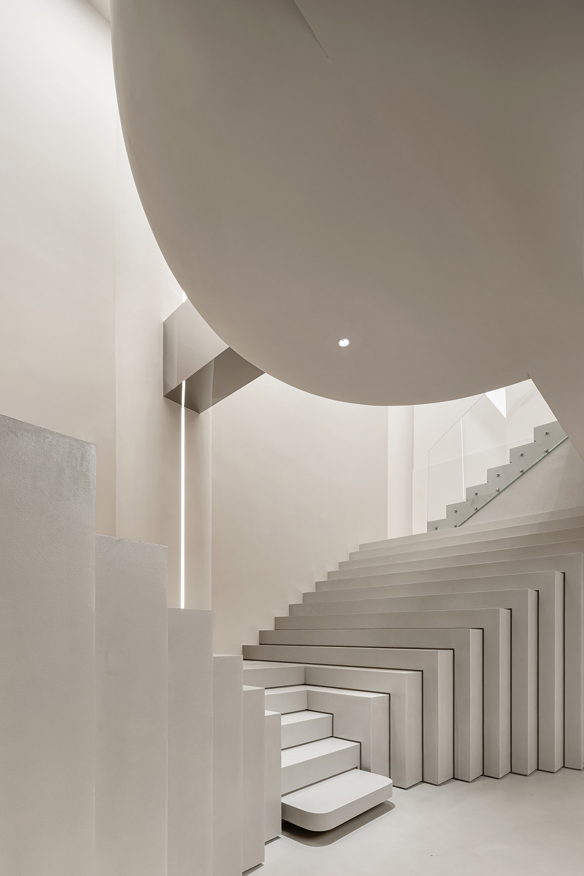 MMC DESIGN reinterprets triangular and rectangular forms of Parthenon in boutique store in Hangzhou