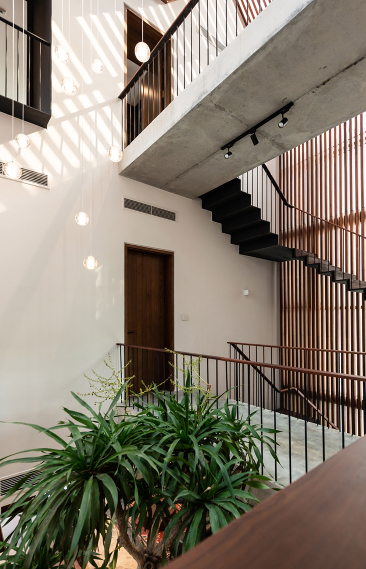 Nemo Studio's Vietnamese Villa AD8 brings tropical atmosphere inside with natural elements