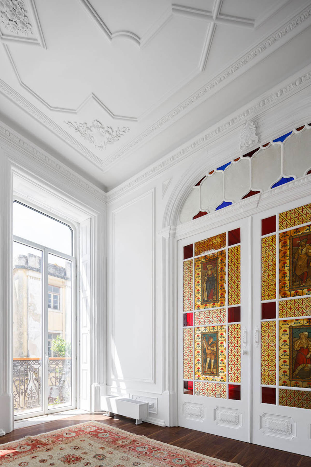 Second Skin, A Bold Intervention Evokes Belle Epoque Memories Providing An Eye-Catching Treatment