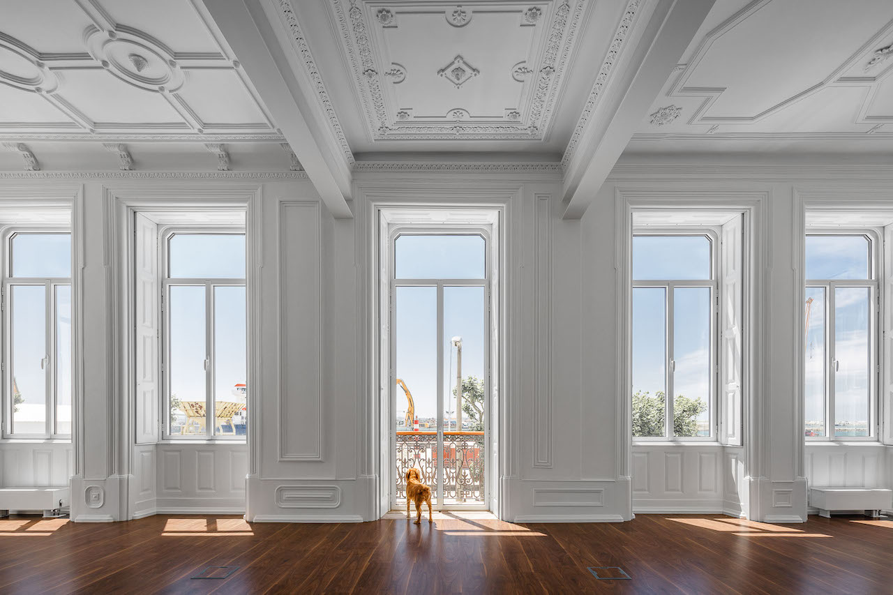 Second Skin, A Bold Intervention Evokes Belle Epoque Memories Providing An Eye-Catching Treatment