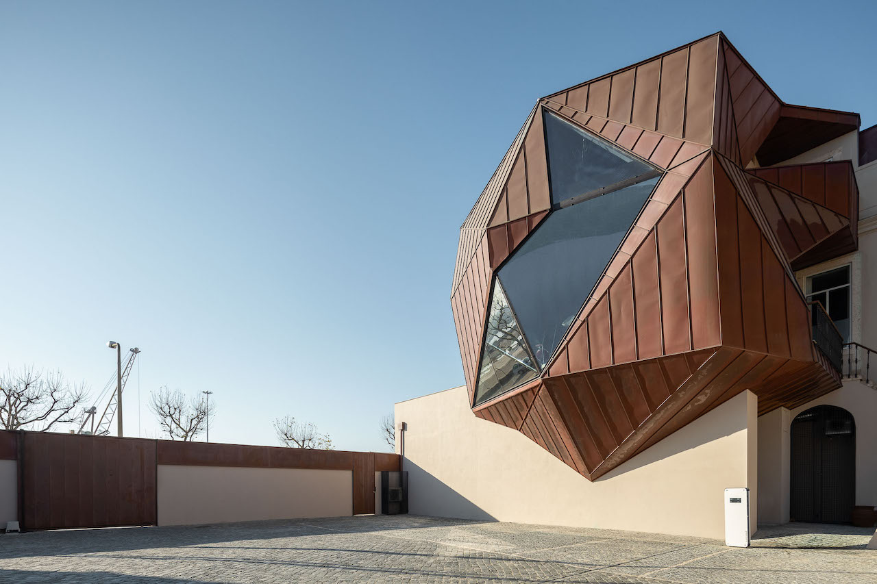 Second Skin, A Bold Intervention Evokes Belle Epoque Memories Providing An Eye-Catching Treatment