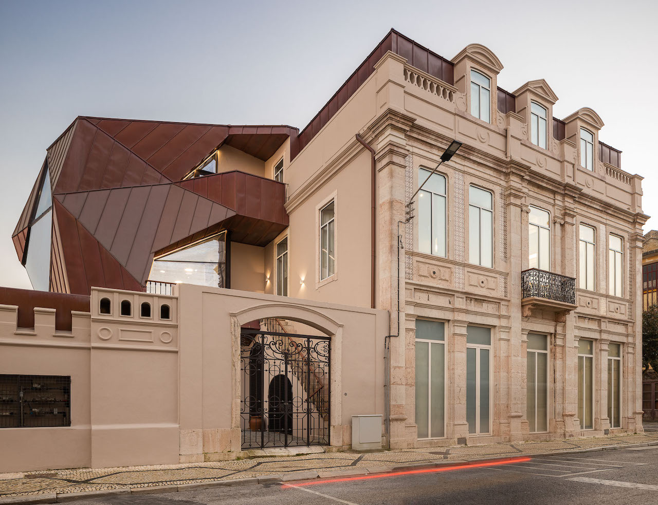 Second Skin, A Bold Intervention Evokes Belle Epoque Memories Providing An Eye-Catching Treatment