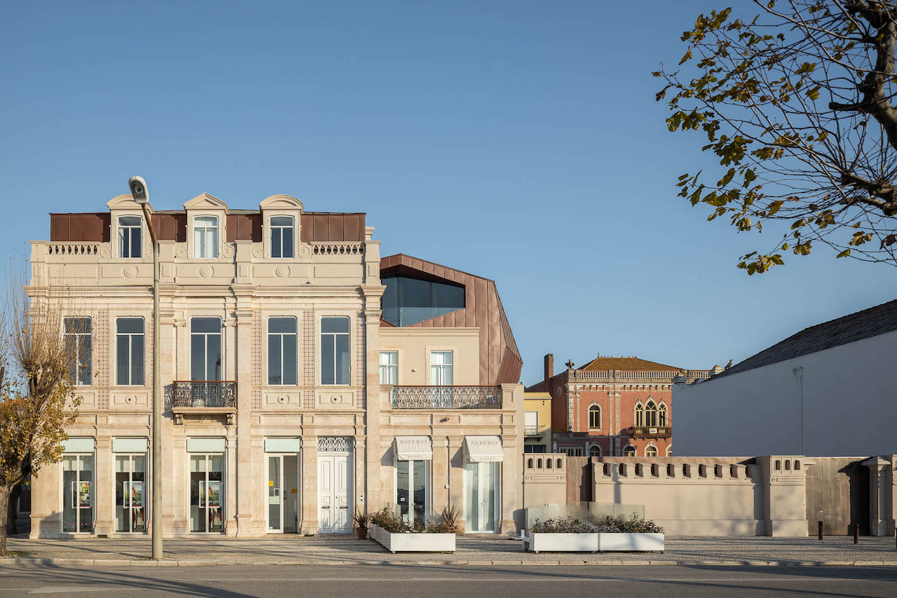 Second Skin, A Bold Intervention Evokes Belle Epoque Memories Providing An Eye-Catching Treatment