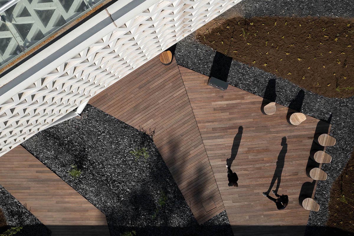 Sculptural Canopy Provides Shelter and a Modern Touch in Portuguese Market