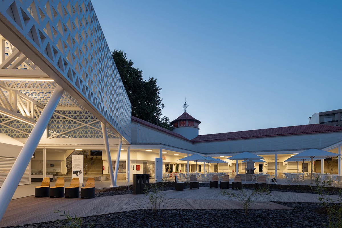 Sculptural Canopy Provides Shelter and a Modern Touch in Portuguese Market