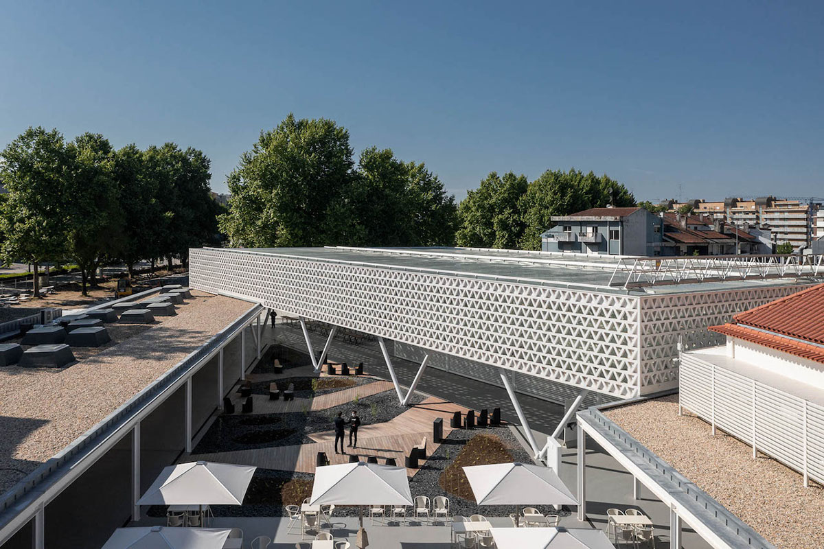 Sculptural Canopy Provides Shelter and a Modern Touch in Portuguese Market