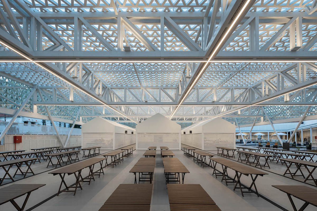 Sculptural Canopy Provides Shelter and a Modern Touch in Portuguese Market