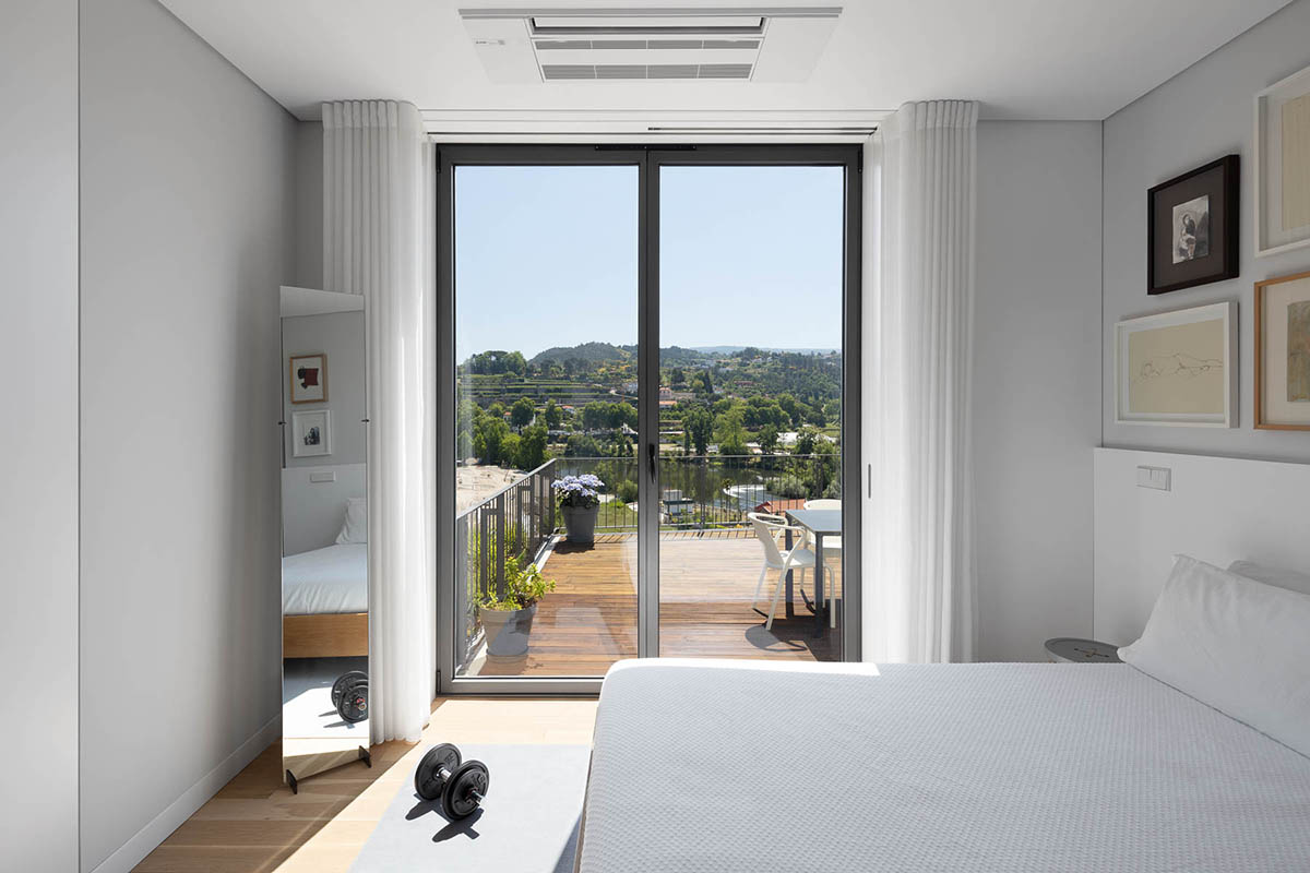 Concrete Brutalist-Like Beauty Sprouts Up the Ground 