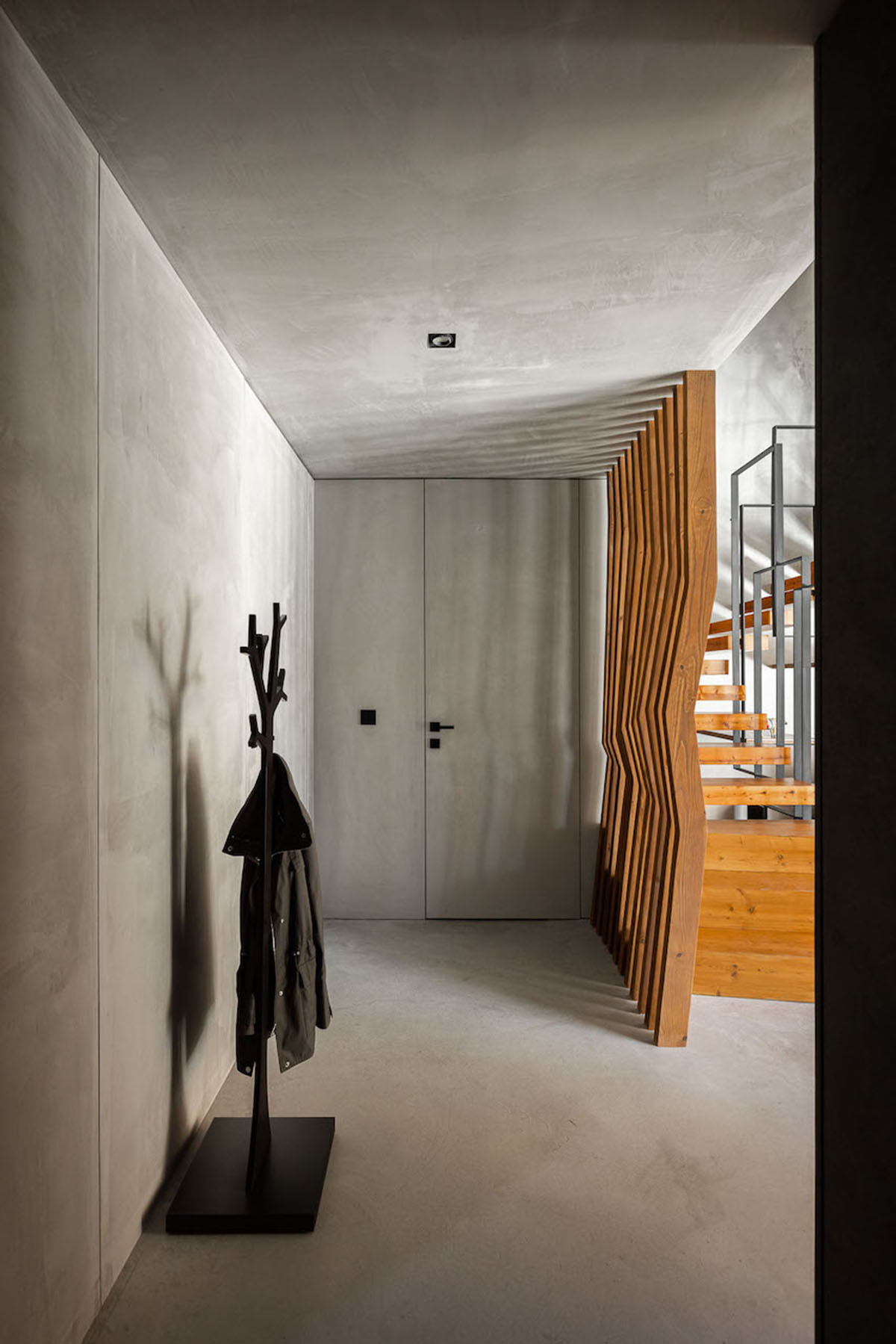 Atelier AM-arqstudio Designed A Home Where Light and Texture Provide Comfort and Ease