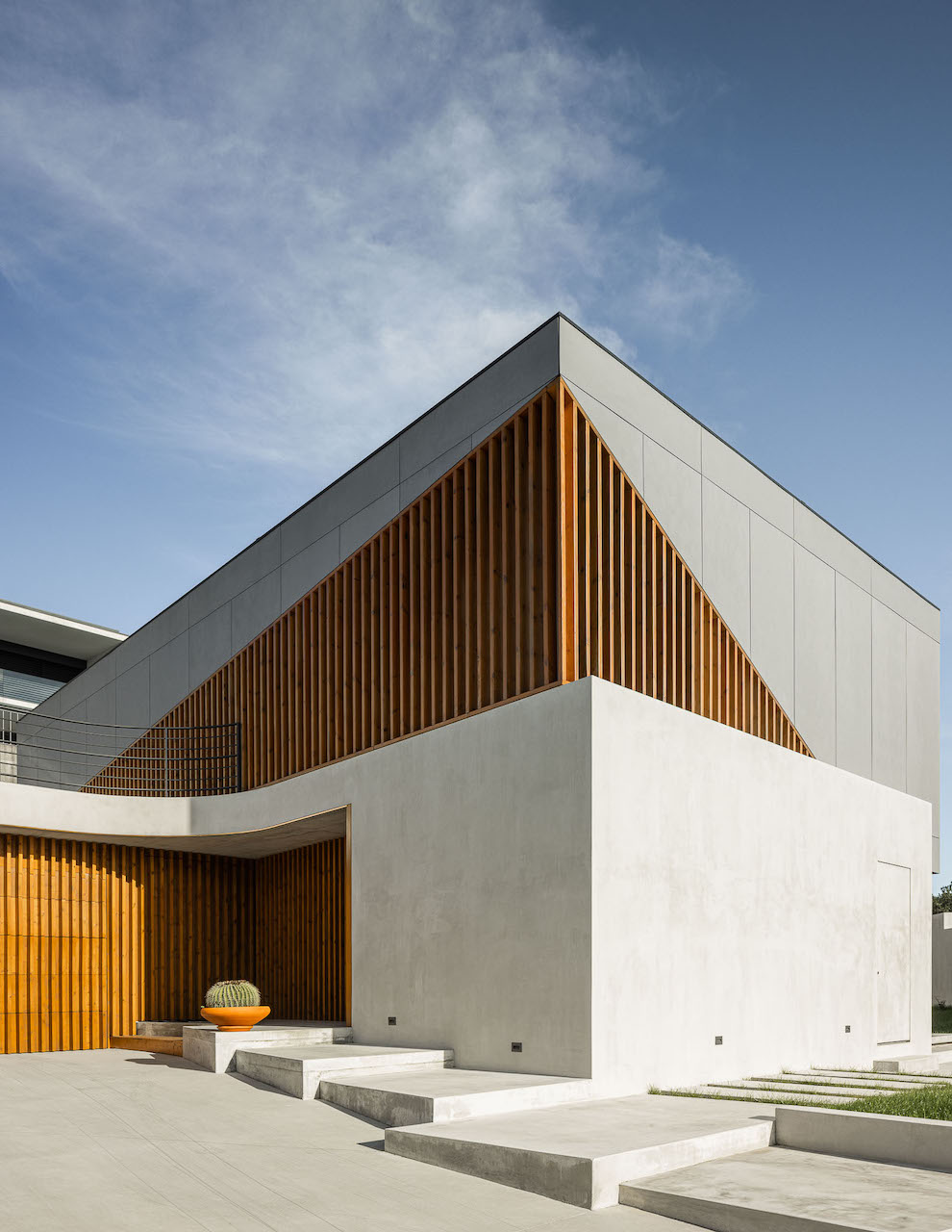 Atelier AM-arqstudio Designed A Home Where Light and Texture Provide Comfort and Ease
