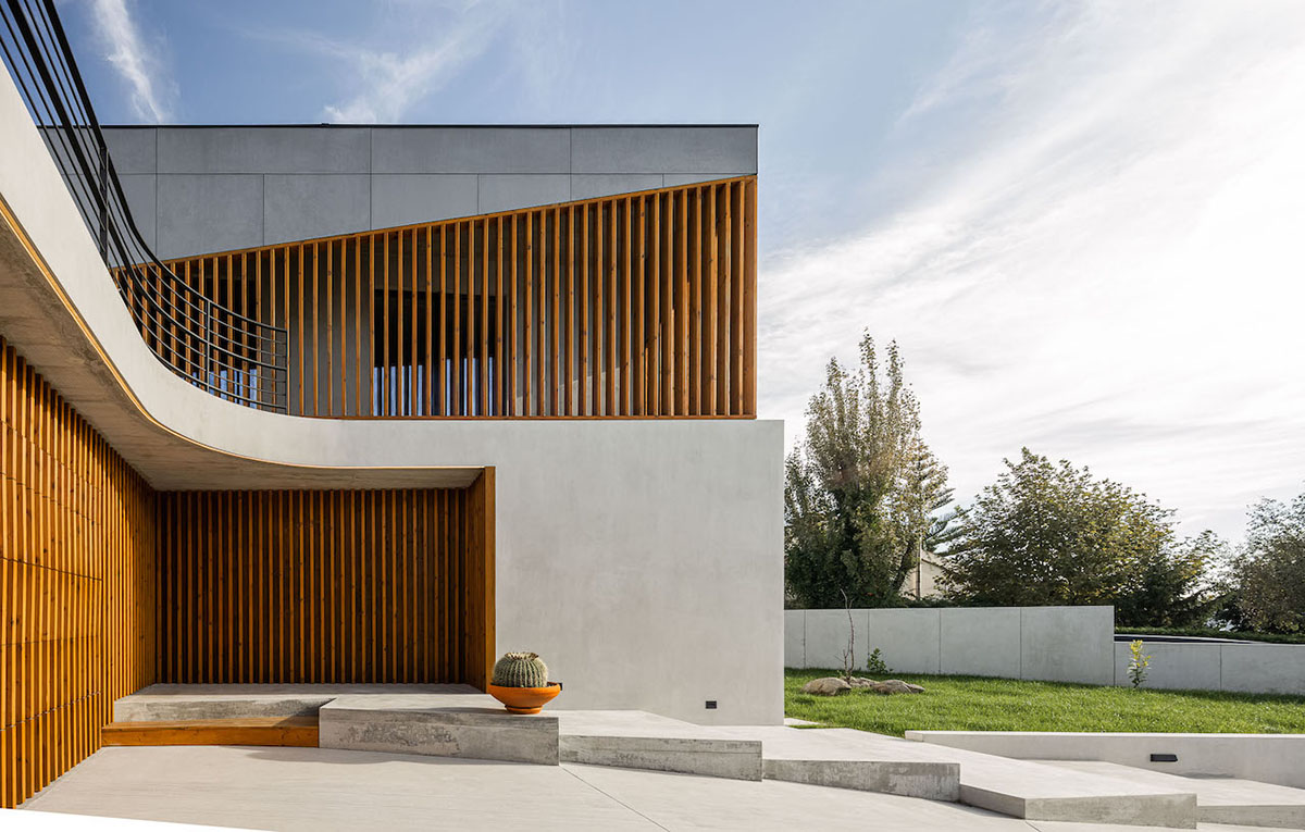Atelier AM-arqstudio Designed A Home Where Light and Texture Provide Comfort and Ease