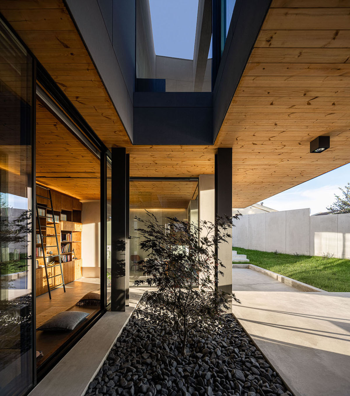 Atelier AM-arqstudio Designed A Home Where Light and Texture Provide Comfort and Ease