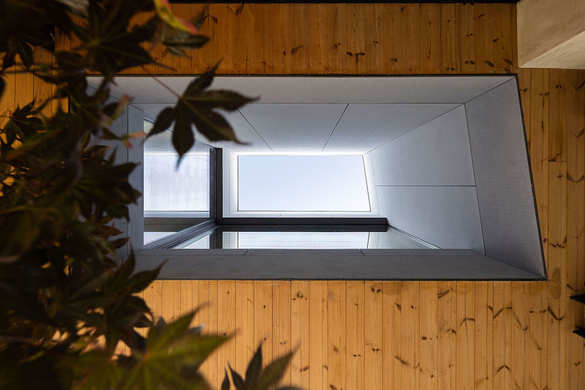 Atelier AM-arqstudio Designed A Home Where Light and Texture Provide Comfort and Ease
