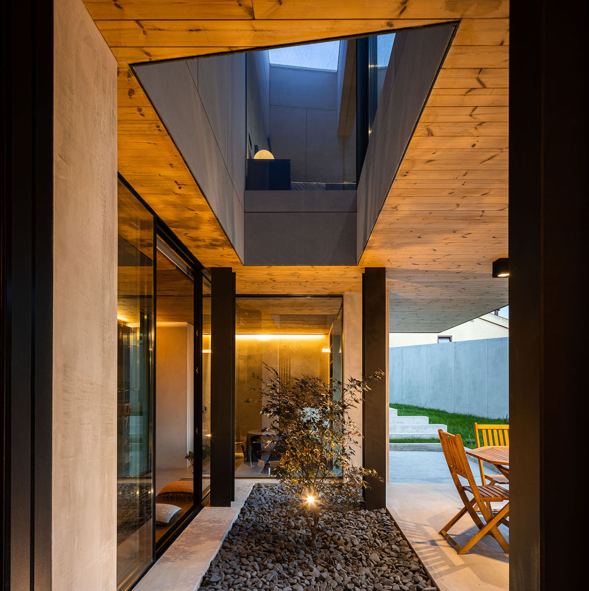 Atelier AM-arqstudio Designed A Home Where Light and Texture Provide Comfort and Ease