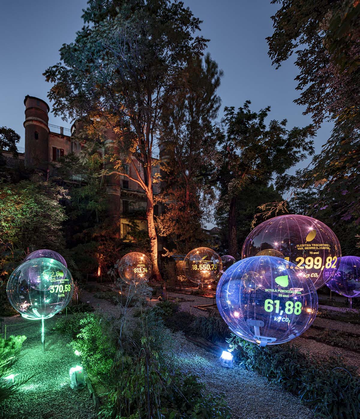 Carlo Ratti Associati suspends floating bubbles to show how plants can capture and store carbon