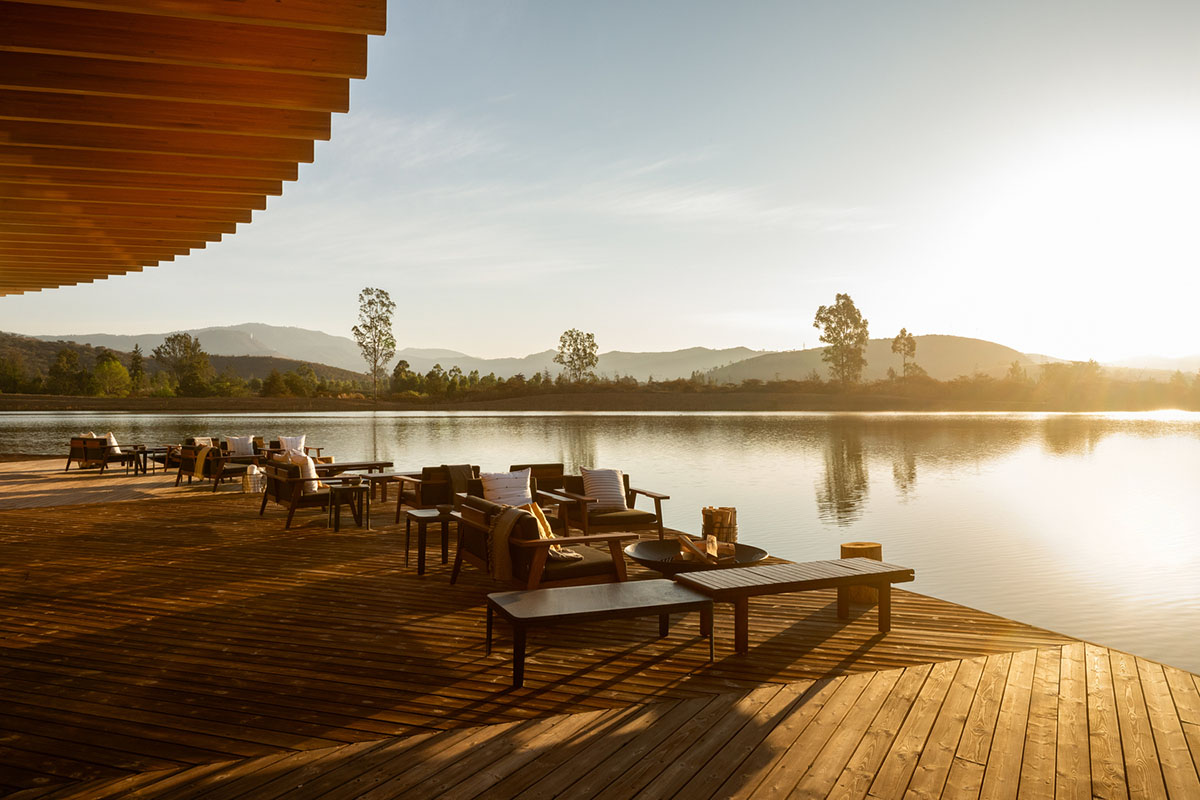 Circular clubhouse by Sordo Madaleno Arquitectos is nestled on the edge of lake in Valle de Bravo