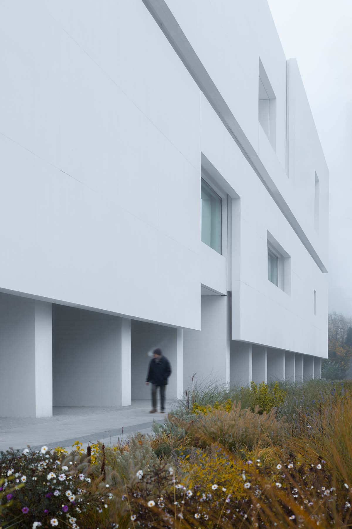 The Museum of Modern Art in Warsaw acts as 