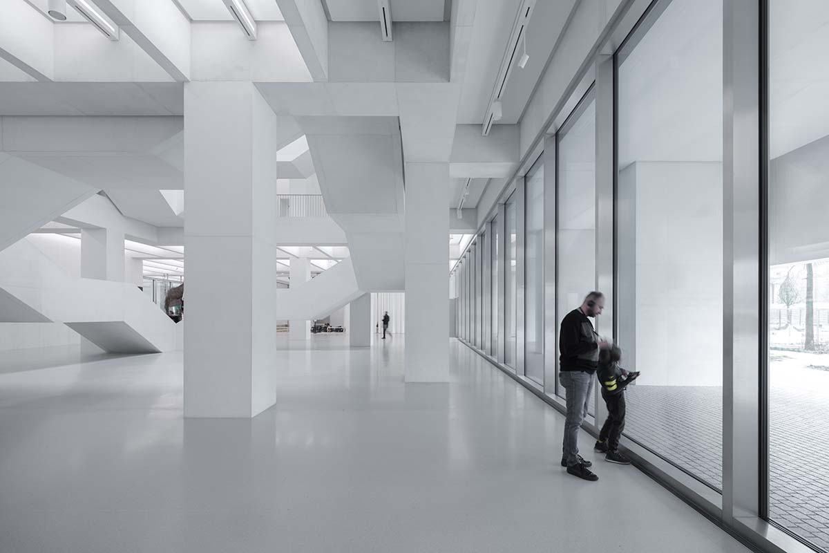 The Museum of Modern Art in Warsaw acts as 