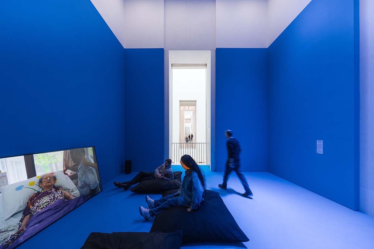 The Museum of Modern Art in Warsaw acts as 