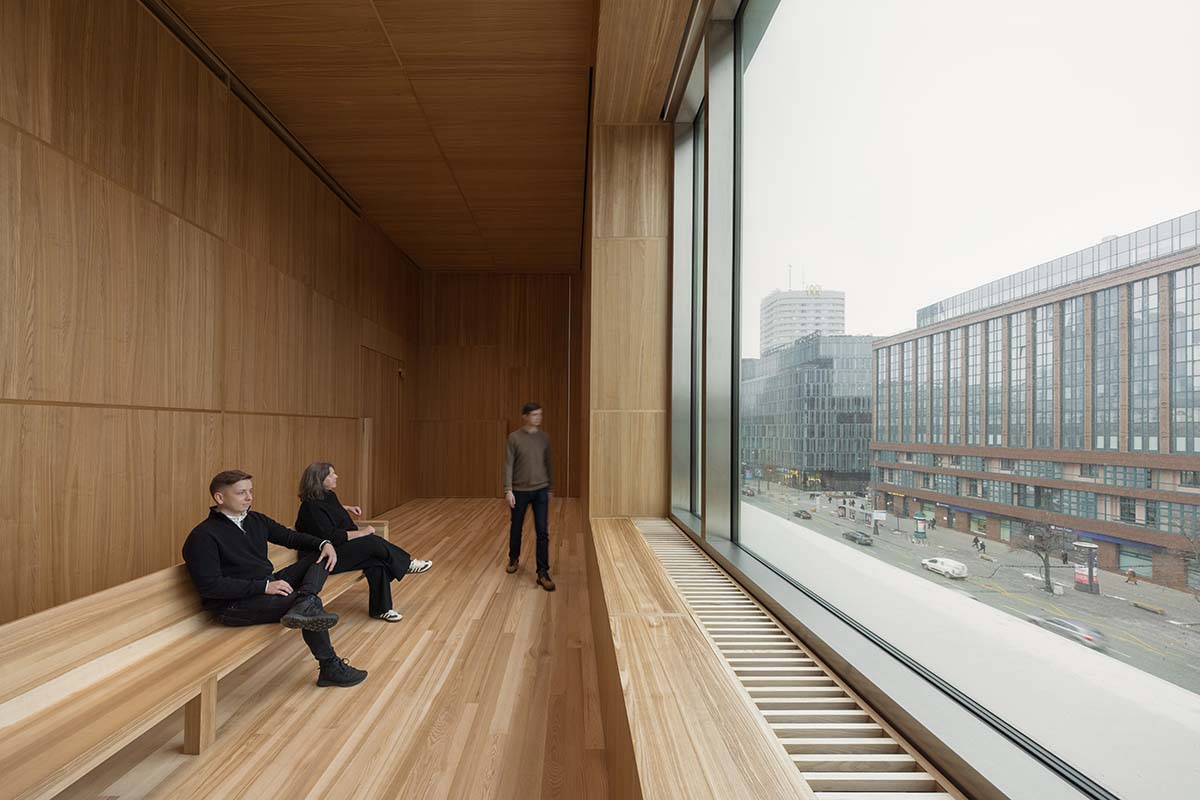 The Museum of Modern Art in Warsaw acts as 