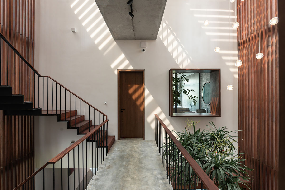 Nemo Studio's Vietnamese Villa AD8 brings tropical atmosphere inside with natural elements