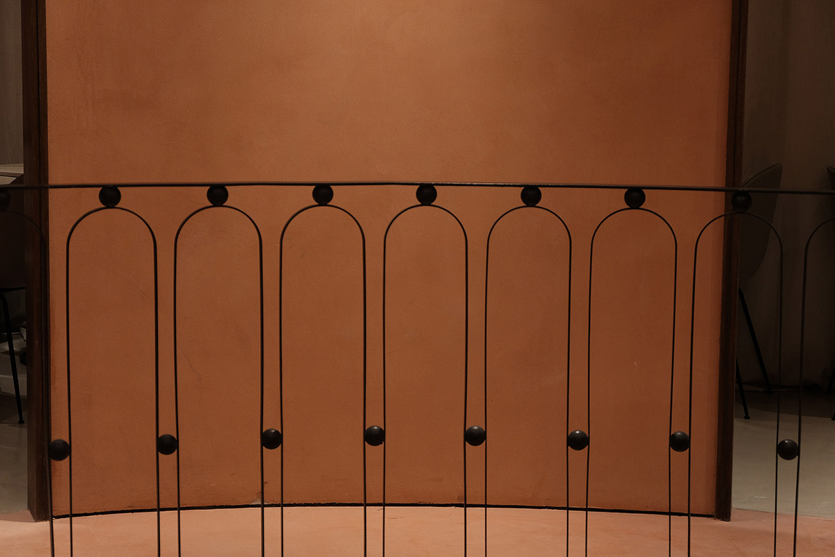 S&ograve; Studio combines metallic and pinkish-colored interior for Beijing store