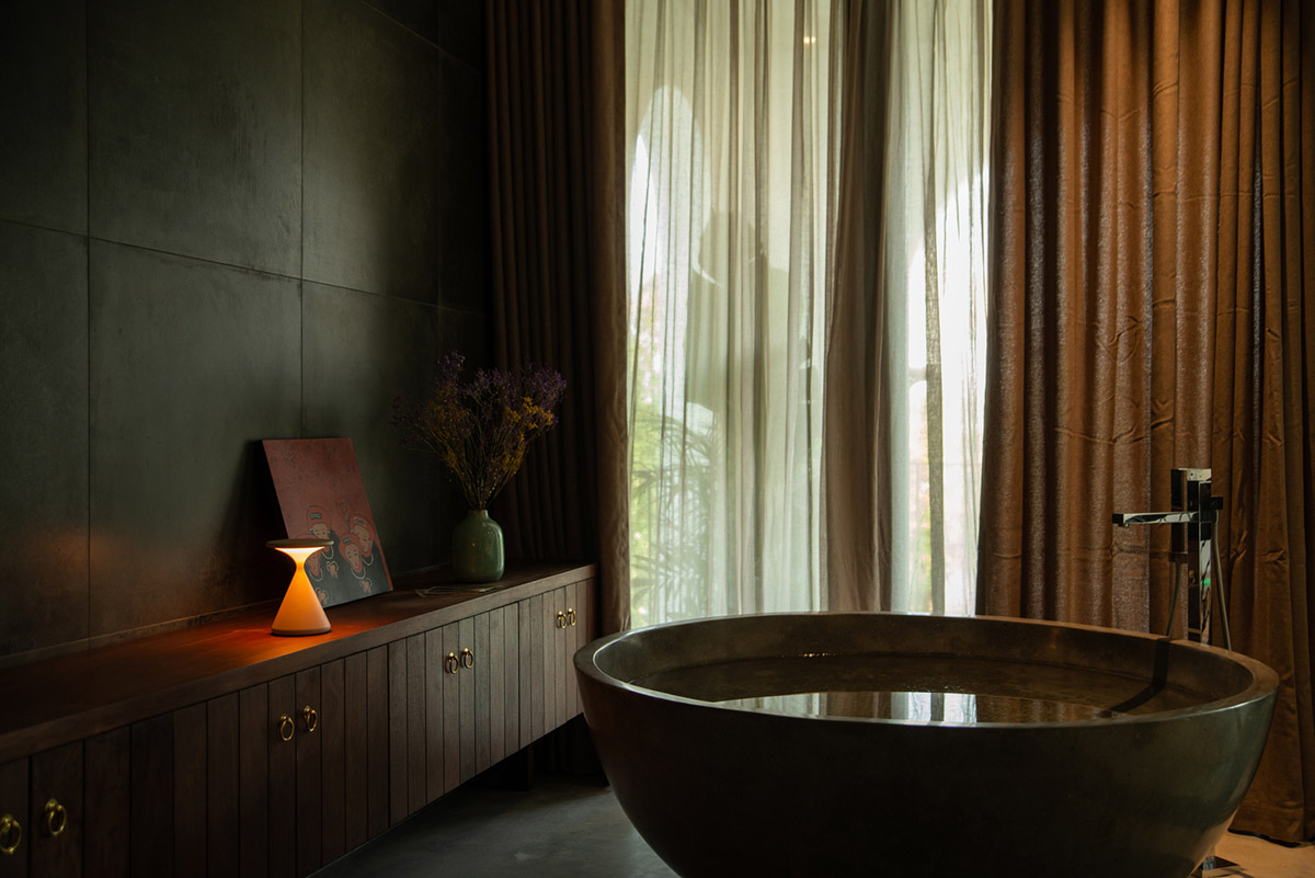 Nemo Studio's Vietnamese Villa AD8 brings tropical atmosphere inside with natural elements