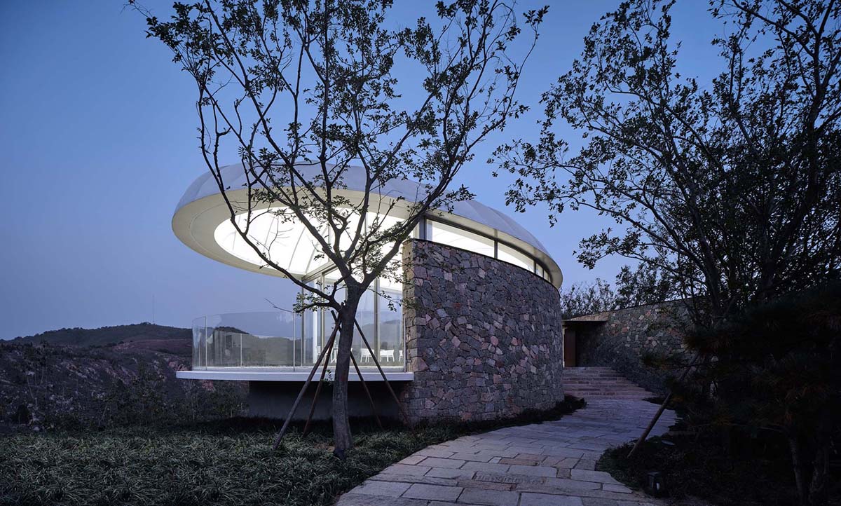 gad·line+ studio created could-like transparent and light reading space hovering in the mountains