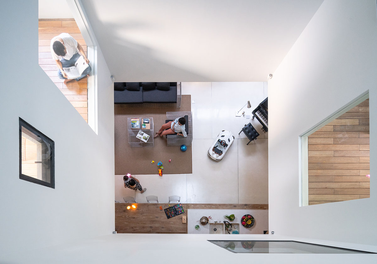 MIA Design Studio compensates the lack of green spaces of Vietnam with planted pop-up balconies