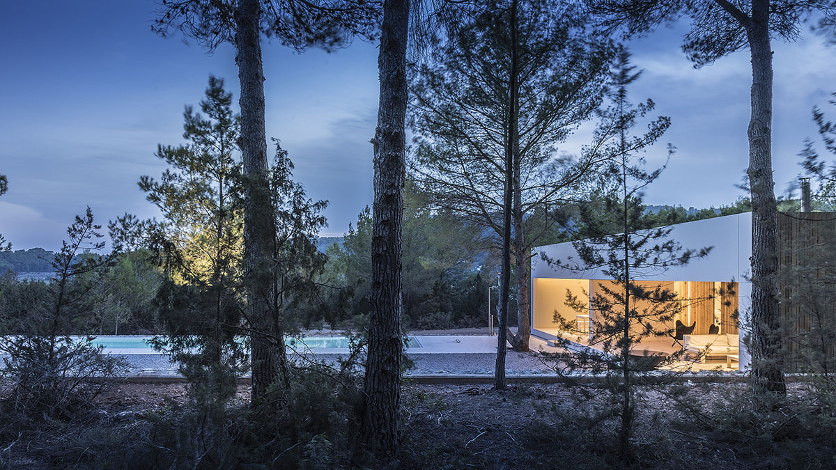 Marià Castelló Architecture designs fragmented all-white family house on the island of Ibiza