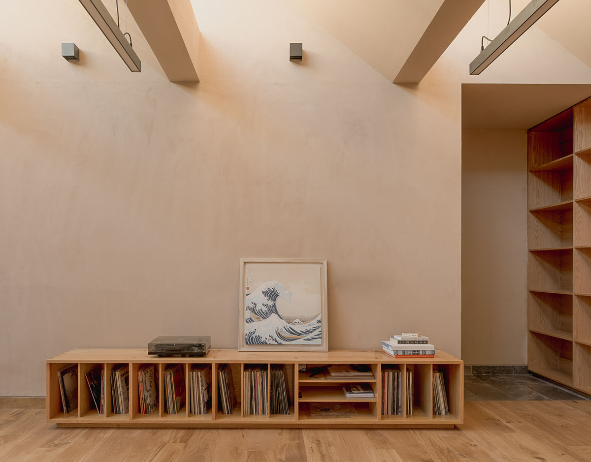 Taller Segovia Molina enriches beige Casa Aguilar with interior patios and an abundance of light