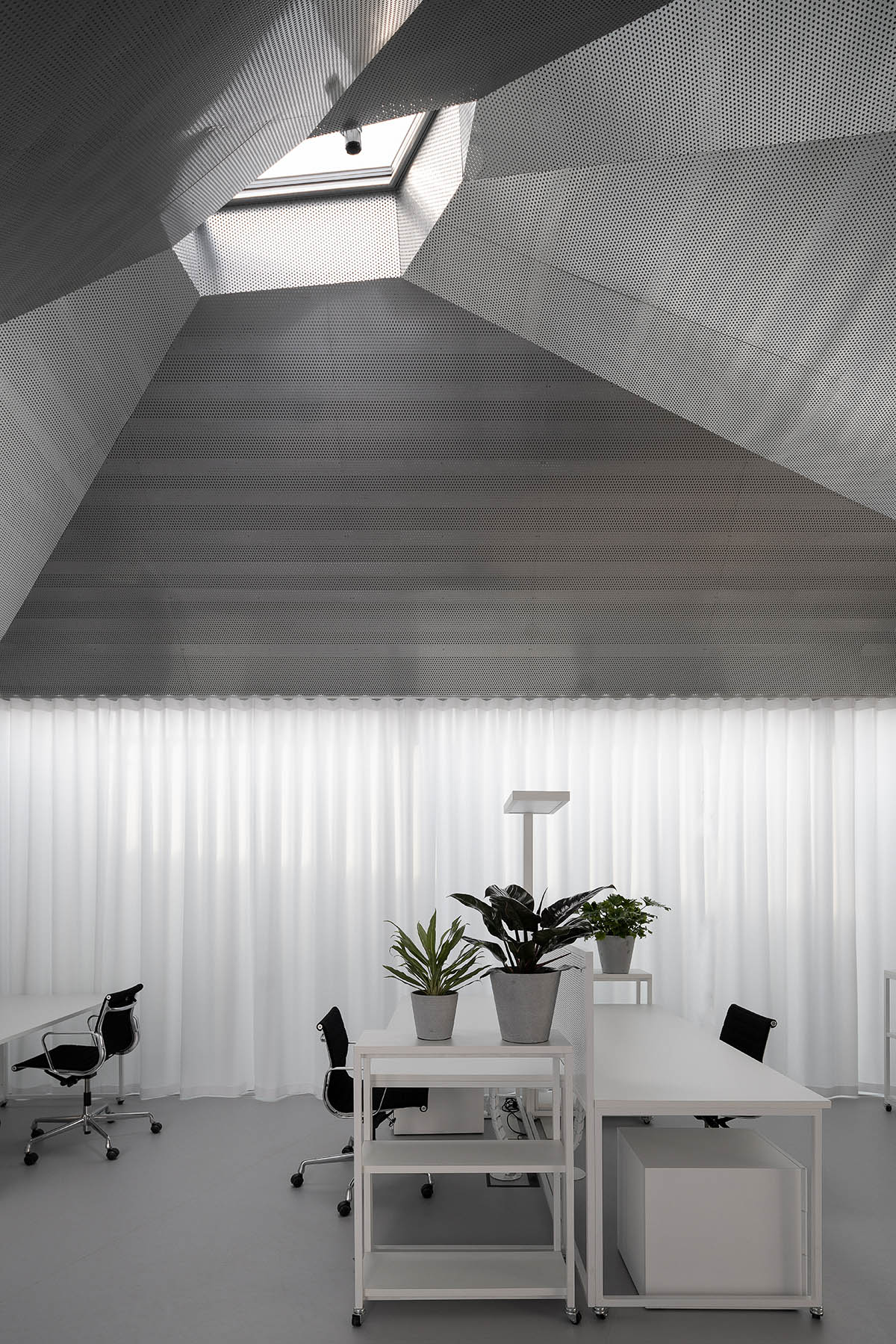 CHYBIK + KRISTOF creates user-friendly modular structure for research center in the Czech Republic 