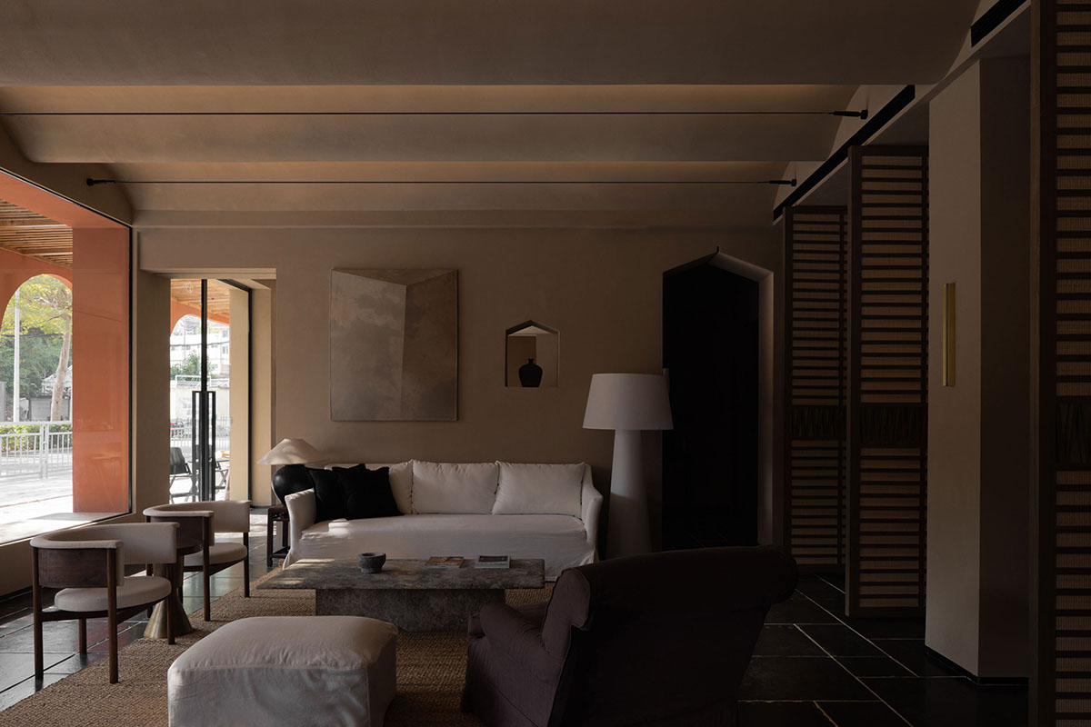 Fusion Design reveals seaside resort featuring red-colored and arched façade in Shenzhen