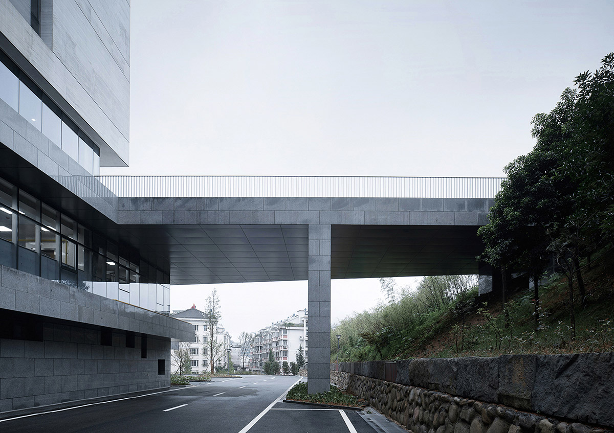 UAD completes office building with shifted platforms in Zhejiang