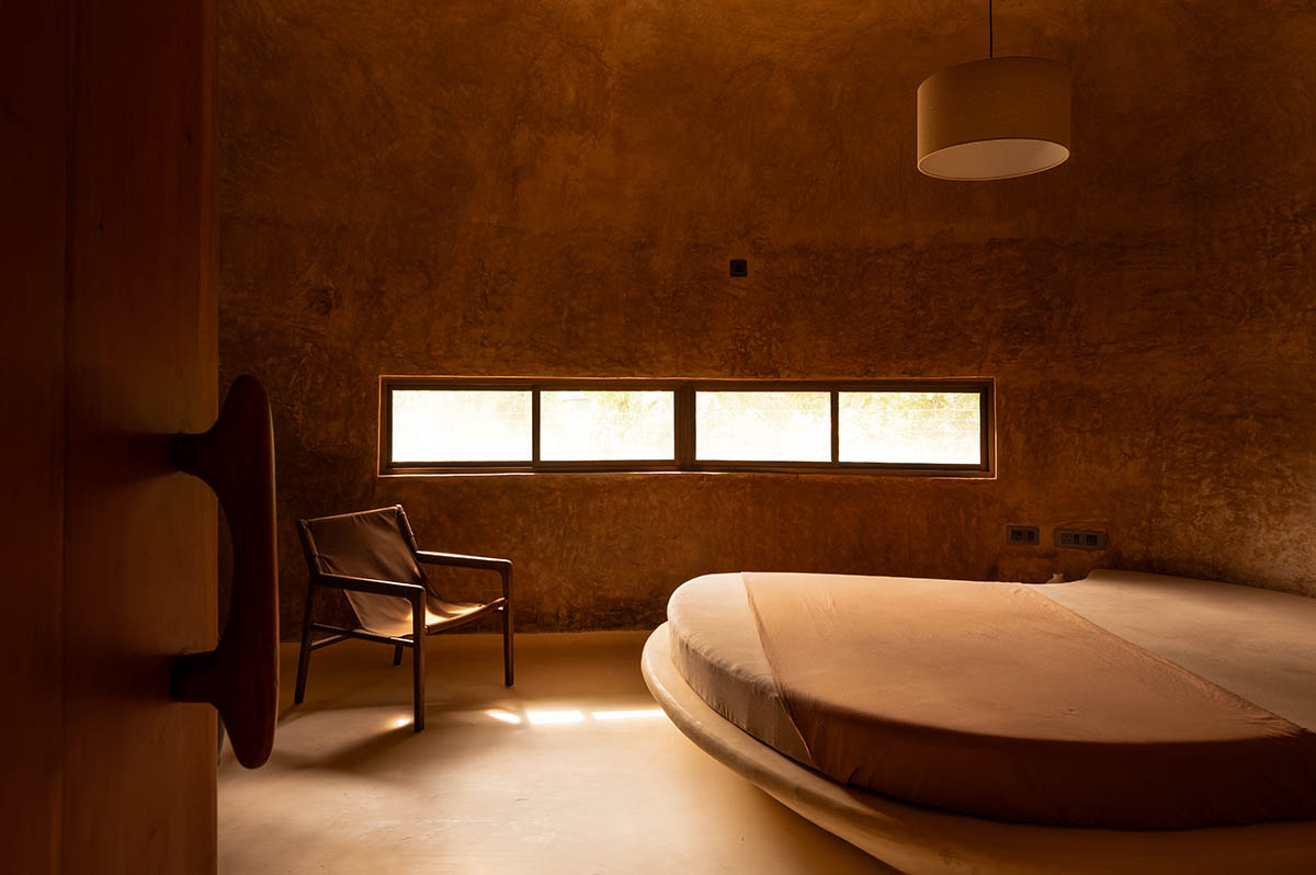 Cave-like farmhouse by Earthscape Studio provokes 