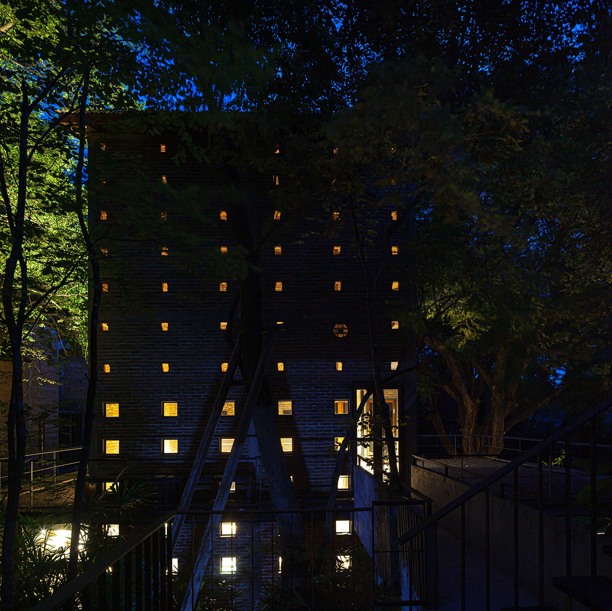 Sunken tea house by PAVA architects restores its historical elements in a former plant estate