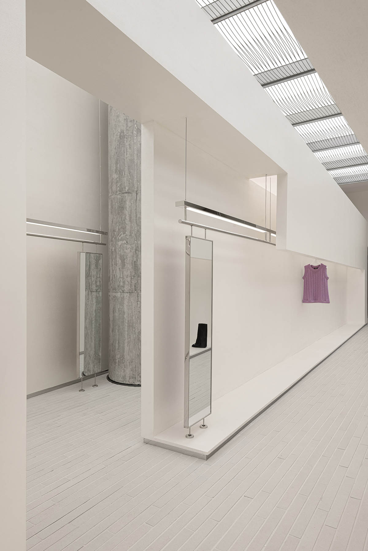 Various Associates creates a spatial experience of moving in waves for SND Sanya store in China