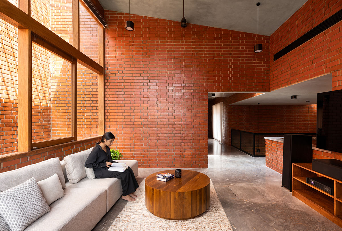 Srijit Srinivas - ARCHITECTS built brick family house with angled triangular façade in Kerala