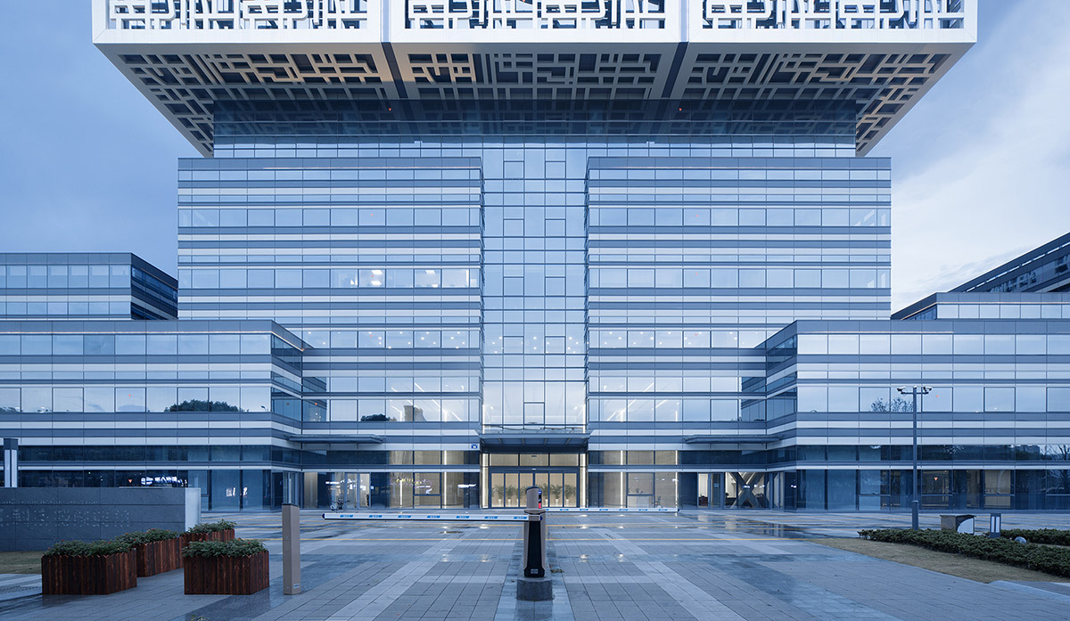 UAD completes Cube office building with staggered cubic volumes and lacework-clad tower in Hangzhou