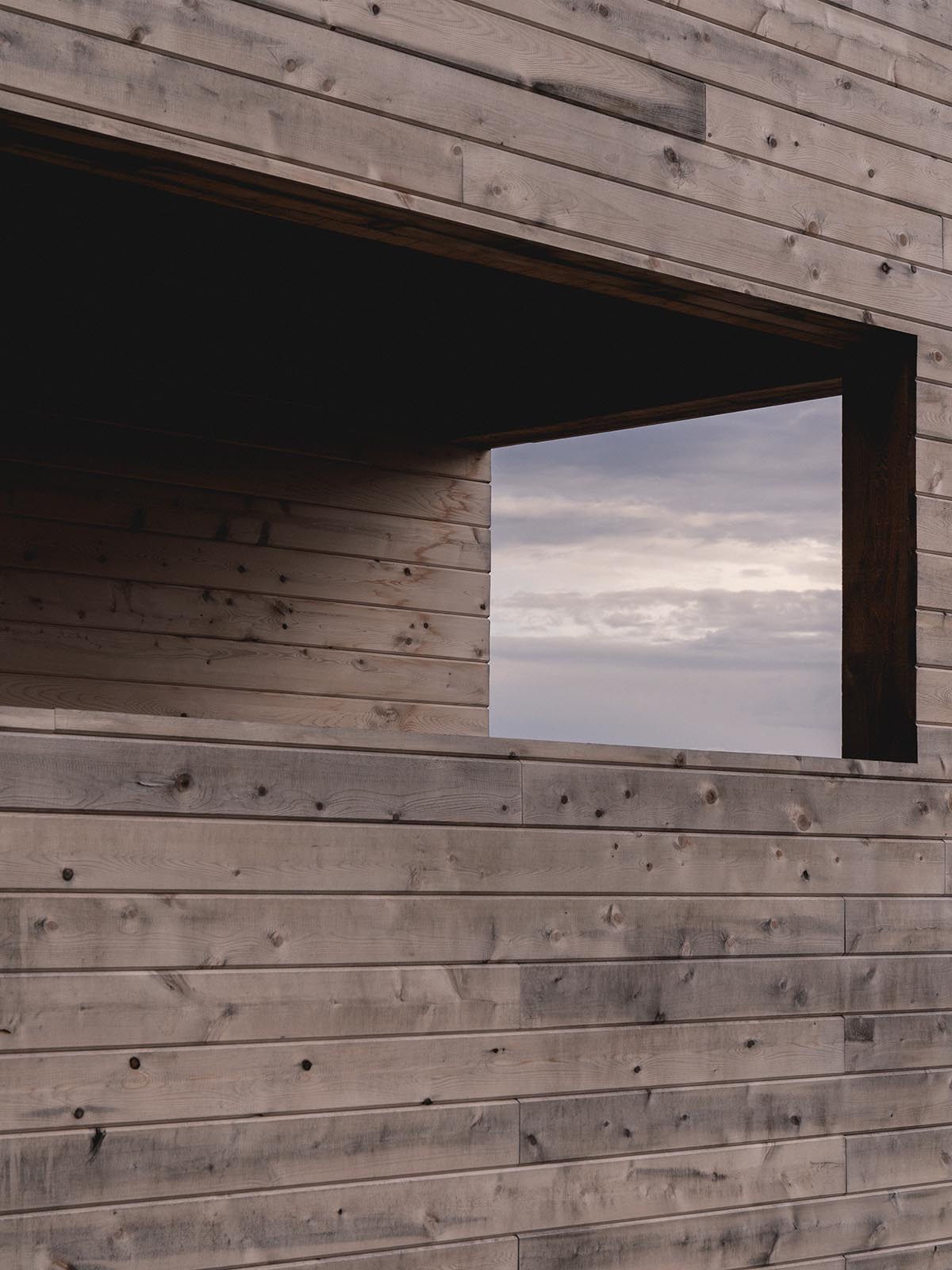 Atelier L’Abri built a set of wooden cabins for campers and hikers in the Canadian forest 