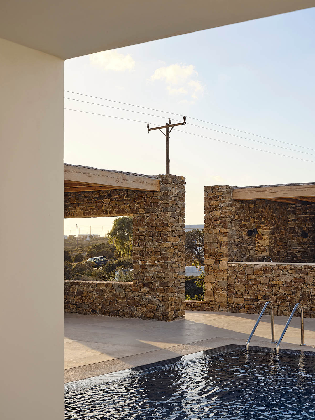 ARP - Architecture Research Practice renovates a decade-old structure with simple geometry