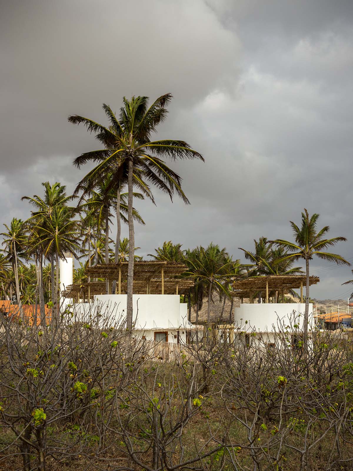 Lins Arquitetos Associados built village comprised of circular chalets overlooking coconut groves 