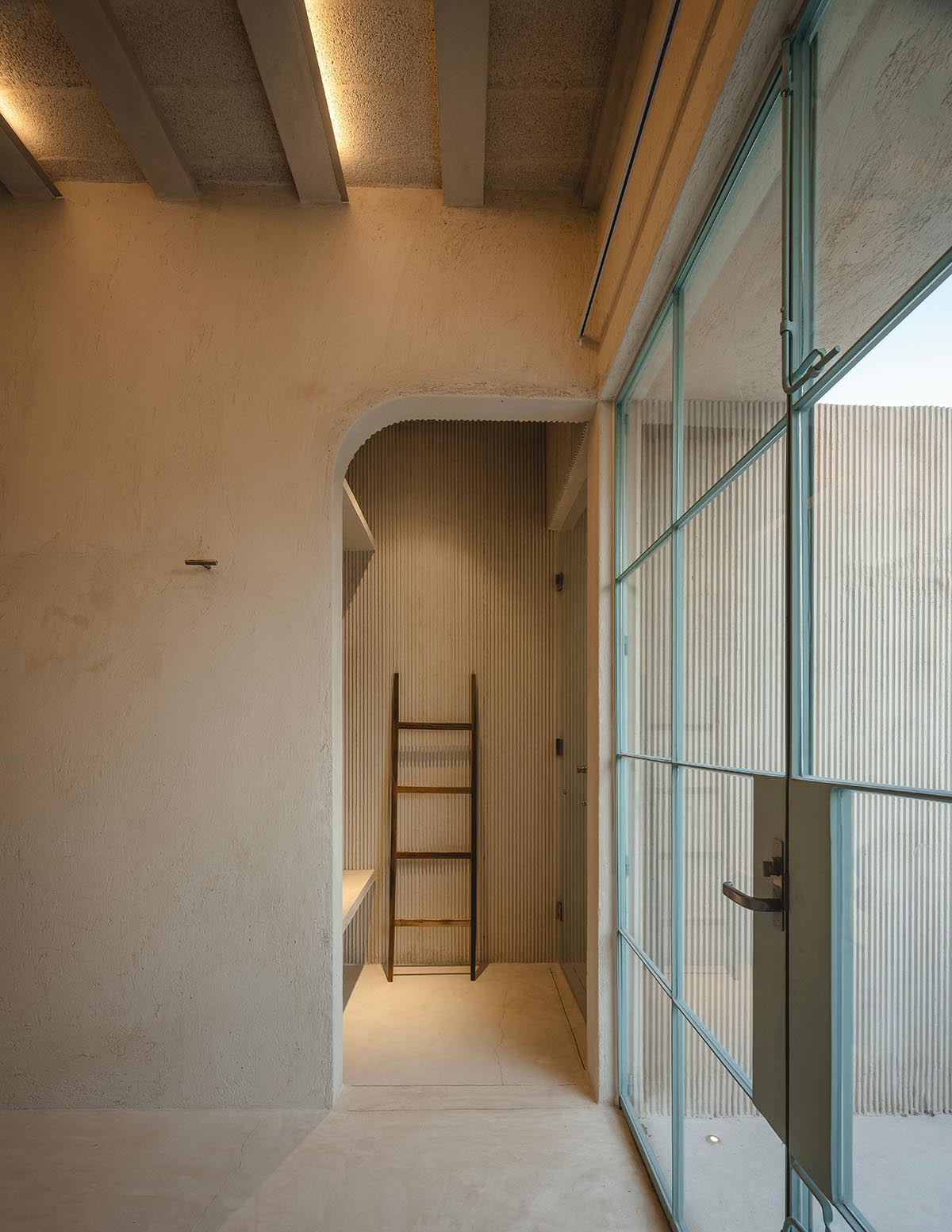 Veinte Diezz Arquitectos converts an abandoned home into a serene indoor-outdoor dwelling