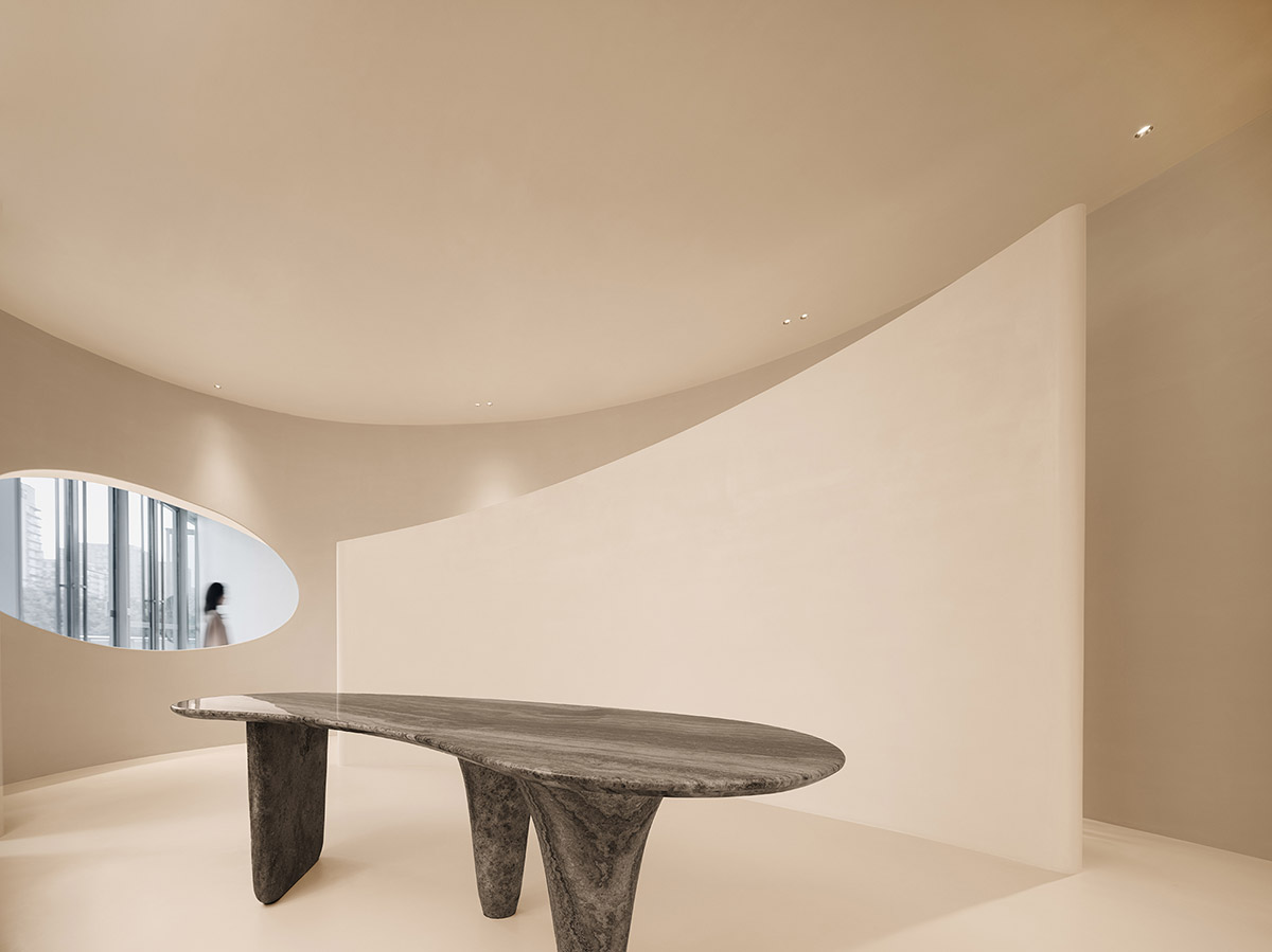 Undulating and smooth walls form this retail store by Panda NANA in Jinan, China