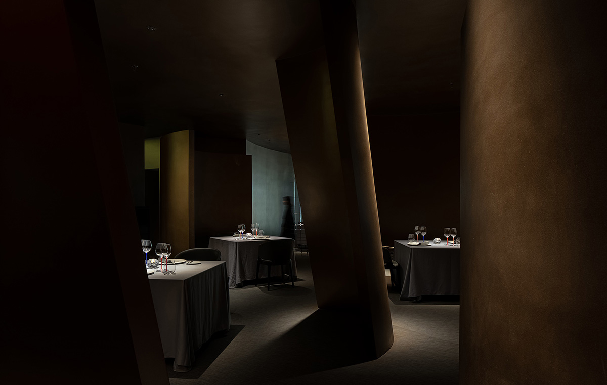 AD ARCHITECTURE designs restaurant with dark and cozy interiors in Shenzhen