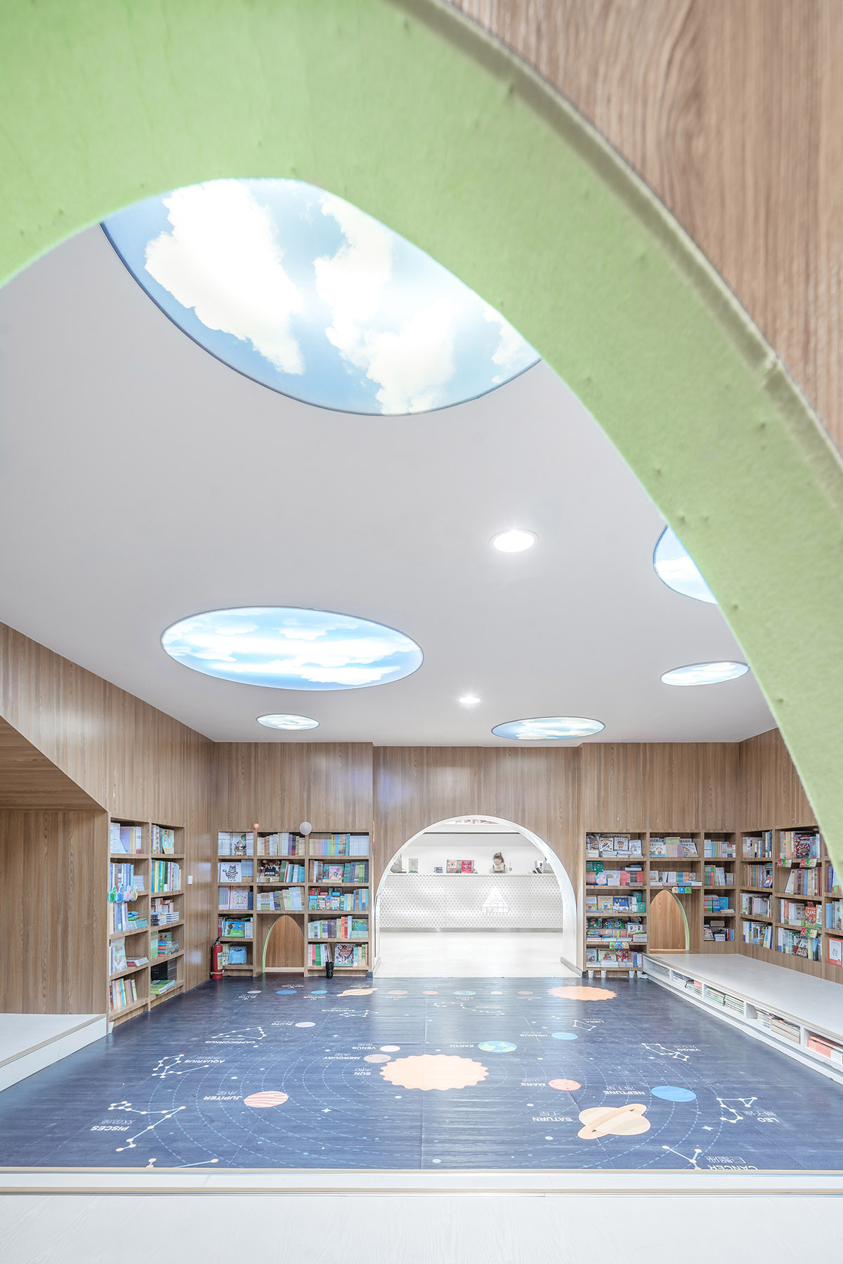 The First Zhongshu Bookstore in Xi'an, China by Wutopia Lab Performs a White Divine Comedy